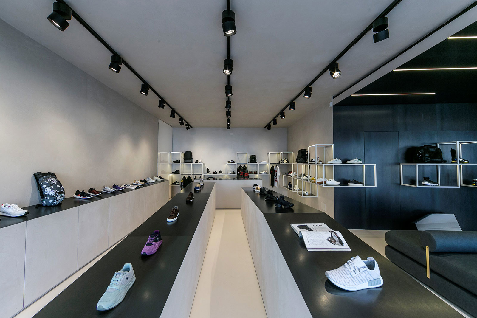 For the section“Store of the week” we present you directly from the historical centre of the Brianza’s town of Monza, Cotton Club STORE DELLA SETTIMANA: SHOPenauer presenta Cotton Club