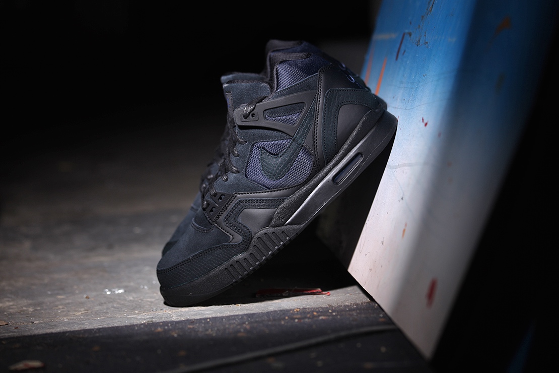 nike-air-tech-challenge-ii-black-obsidian-01