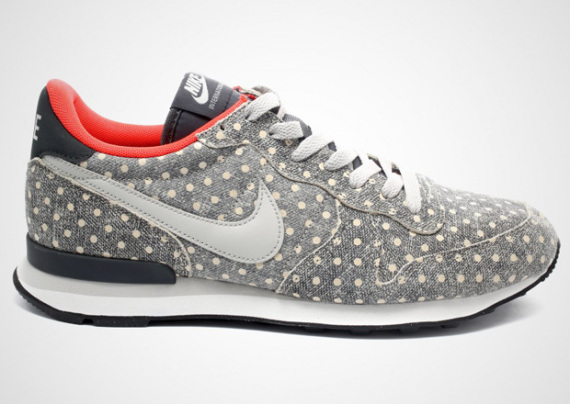 nike-sportswear-polka-dot-pack-january-03-570x404