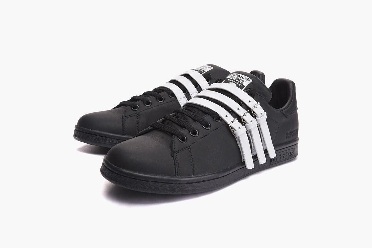 BY RAF SIMONS: STAN SMITH STRAPPED