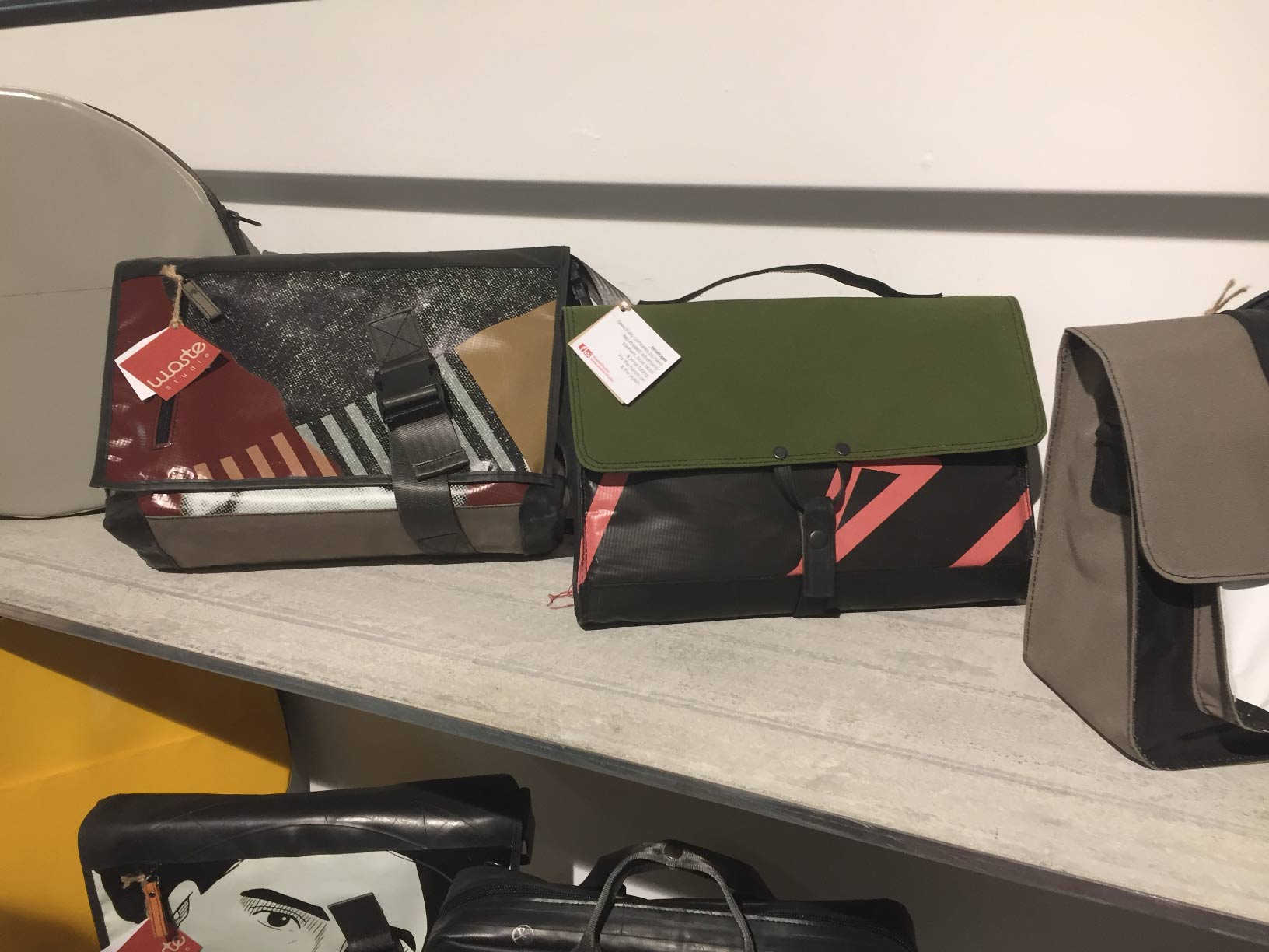 pitti-92-wait-98